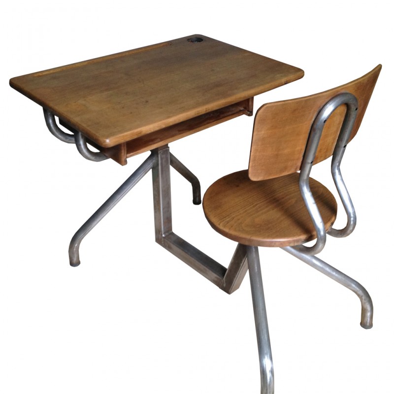 Pupitre écolier année 50, entièrement rénové. Métal et bois L'assise et le bureau sont réglables en hauteur 180 euros