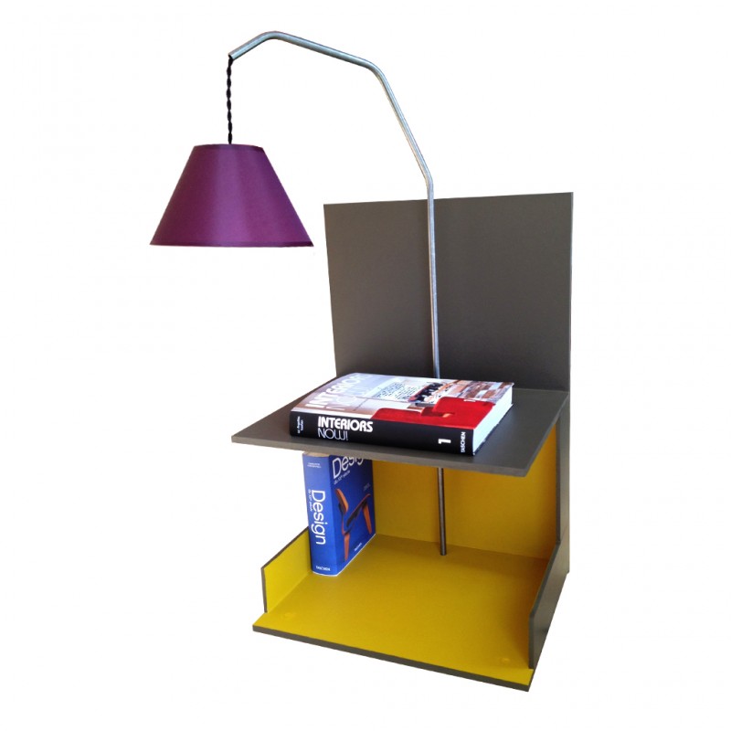 Table de chevet ou d'appoint avec luminaire potence. Dimensions meuble: H 60 cm, l 40 cm, P 30 cm Hauteur de la lampe 80 cm, elle pivote sur son axe. Meuble en médium peint et lampe en acier. Couleurs: Grain de café, miel et prune. Création RétroBoutique Prix: 180 euros